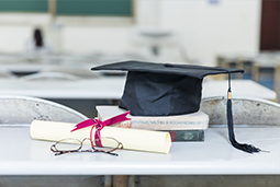 春招“黄金档”来袭：应届生看重落户政策 有企业招聘人数增五成