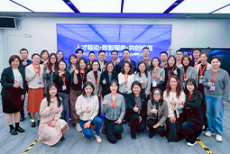 走进标杆现场，共探AI转型——凯发K8国际携手企业高管参访埃森哲智能运营中心